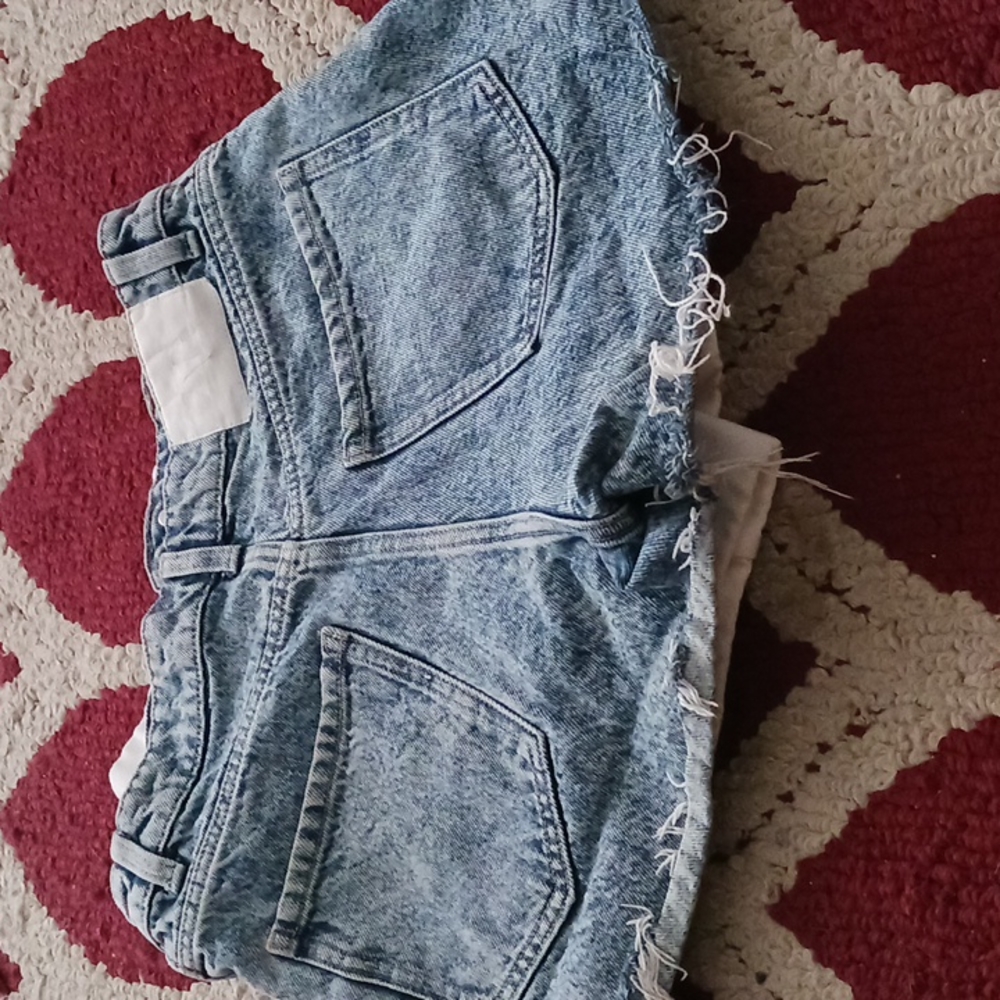 Shorts - Picture 5 of 6